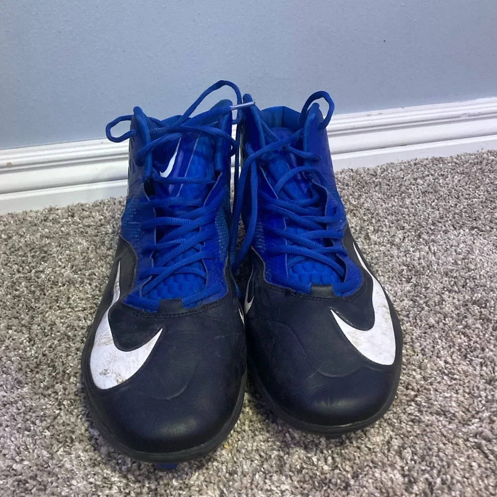 Football cleats - Picture 2 of 4